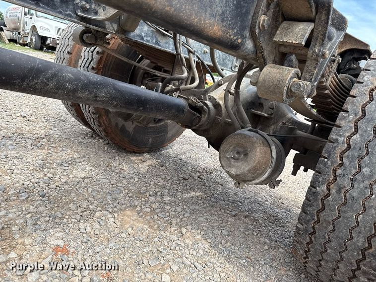 image for item HI9269 2002 International 4300 truck cab and chassis