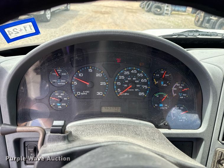 image for item HI9269 2002 International 4300 truck cab and chassis