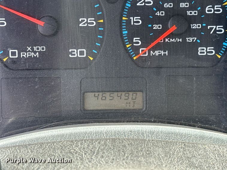 image for item HI9269 2002 International 4300 truck cab and chassis