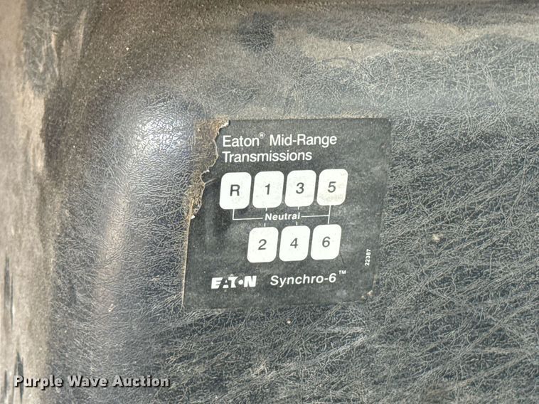 image for item HI9269 2002 International 4300 truck cab and chassis