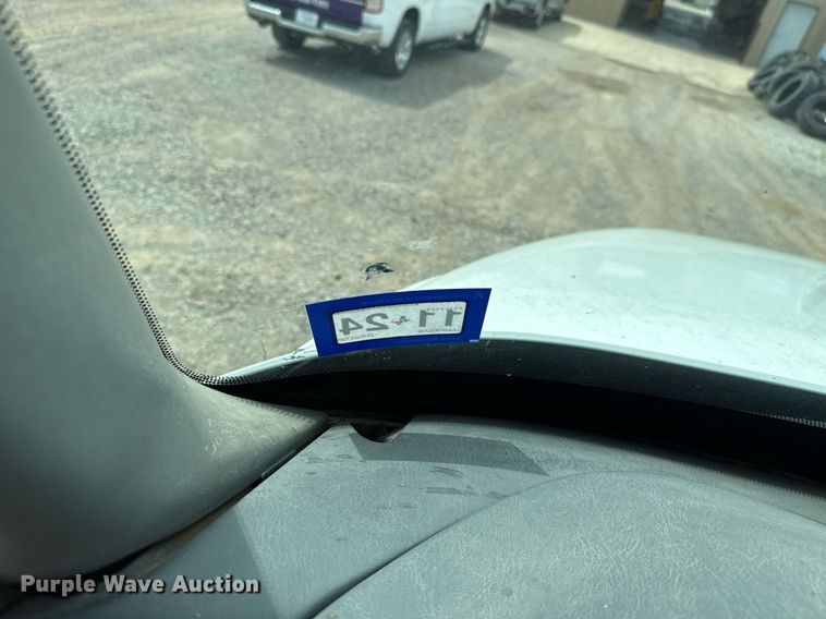 image for item HI9269 2002 International 4300 truck cab and chassis