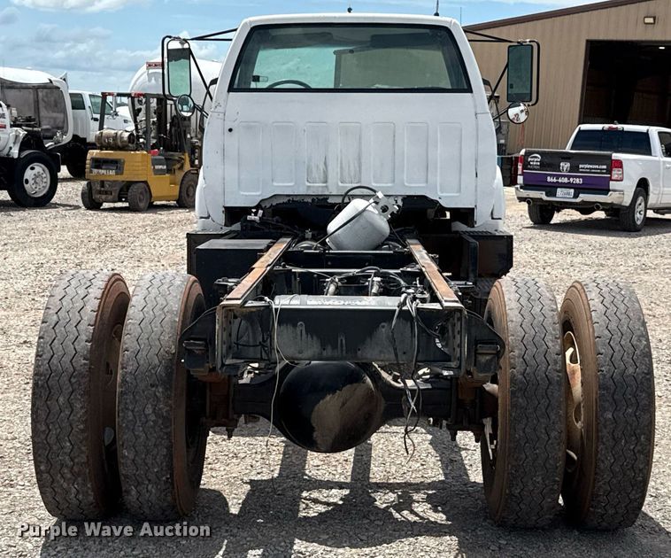 image for item HI9270 1998 Chevrolet C7500 truck cab and chassis