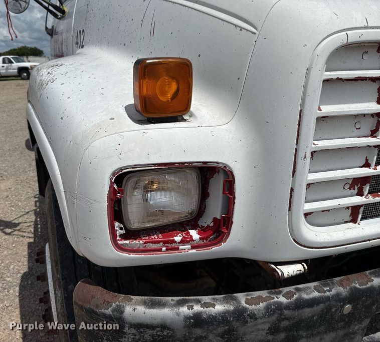 image for item HI9270 1998 Chevrolet C7500 truck cab and chassis