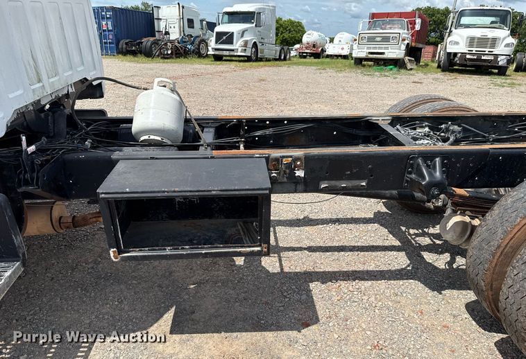 image for item HI9270 1998 Chevrolet C7500 truck cab and chassis