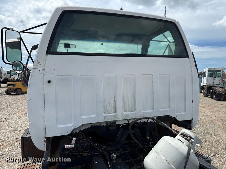 image for item HI9270 1998 Chevrolet C7500 truck cab and chassis