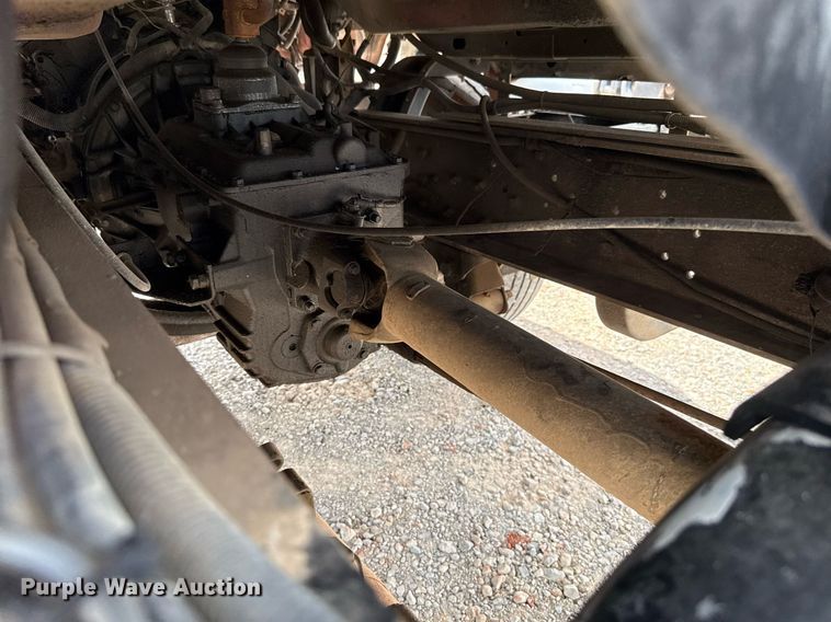 image for item HI9270 1998 Chevrolet C7500 truck cab and chassis