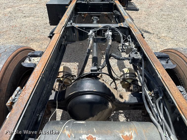 image for item HI9270 1998 Chevrolet C7500 truck cab and chassis