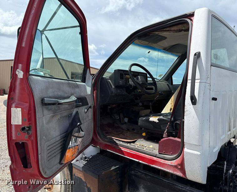 image for item HI9270 1998 Chevrolet C7500 truck cab and chassis