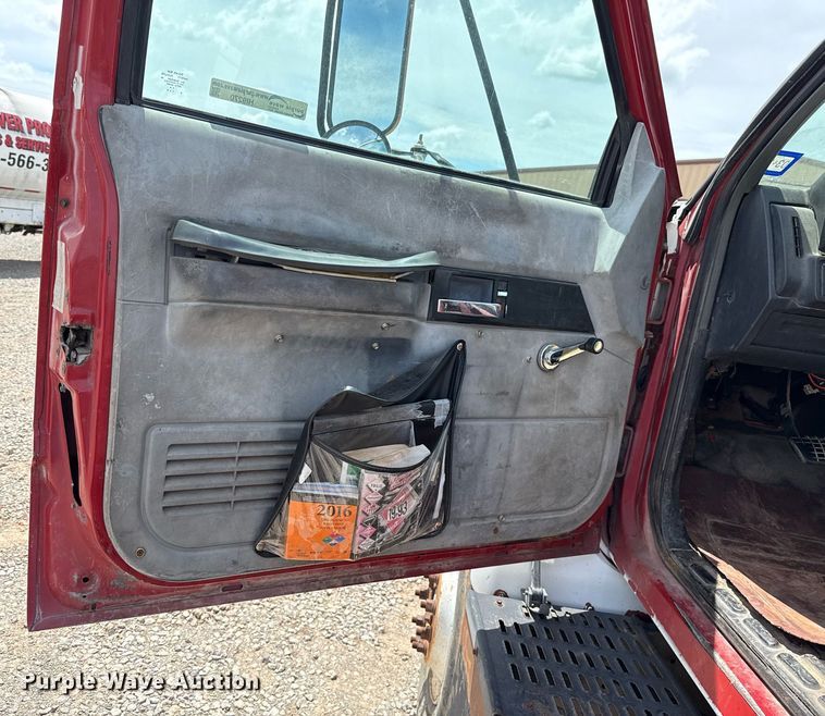 image for item HI9270 1998 Chevrolet C7500 truck cab and chassis