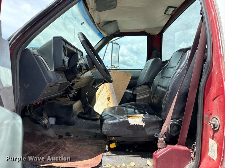 image for item HI9270 1998 Chevrolet C7500 truck cab and chassis