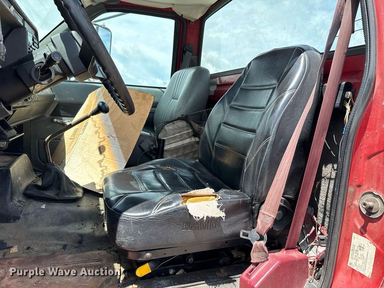 image for item HI9270 1998 Chevrolet C7500 truck cab and chassis