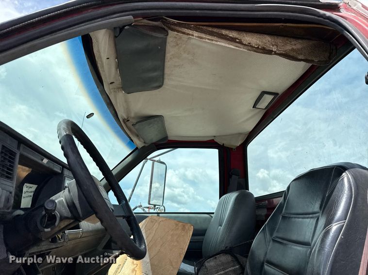 image for item HI9270 1998 Chevrolet C7500 truck cab and chassis