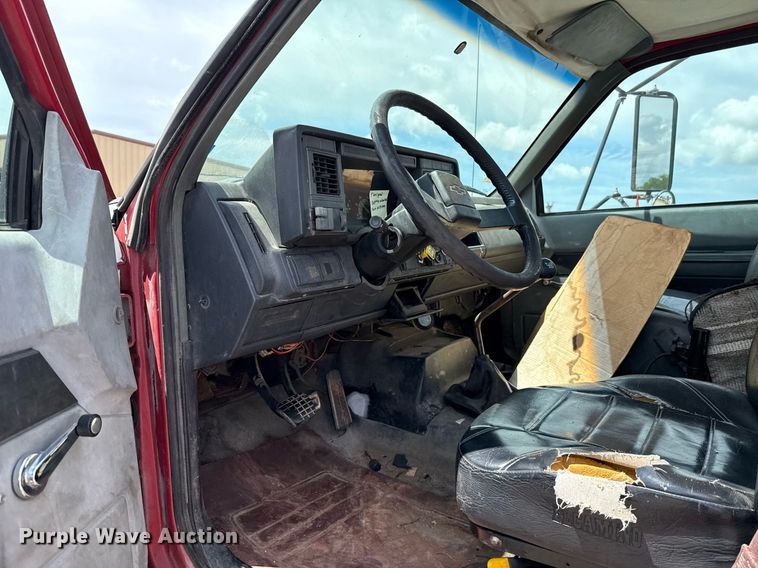 image for item HI9270 1998 Chevrolet C7500 truck cab and chassis