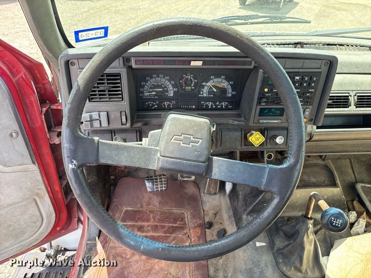 image for item HI9270 1998 Chevrolet C7500 truck cab and chassis