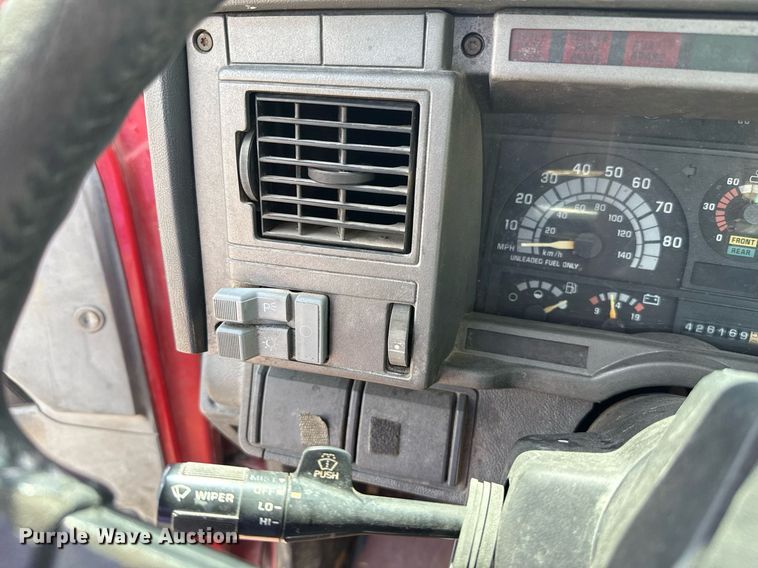 image for item HI9270 1998 Chevrolet C7500 truck cab and chassis