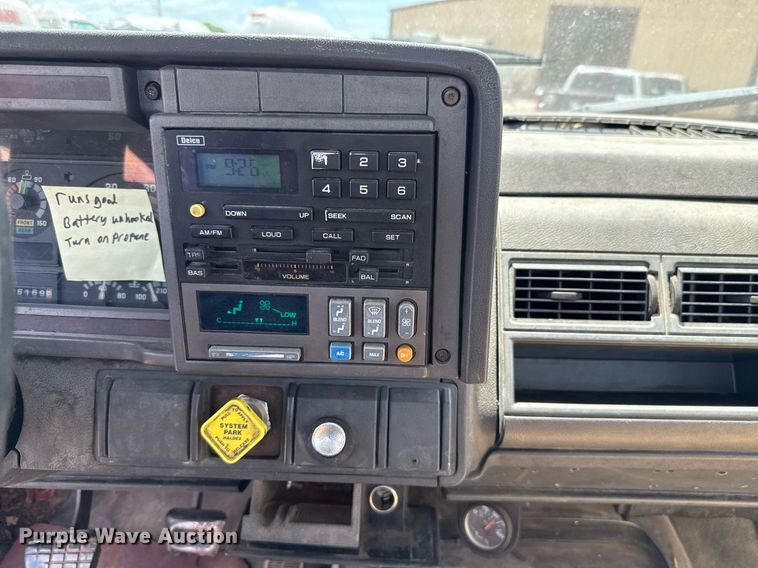 image for item HI9270 1998 Chevrolet C7500 truck cab and chassis