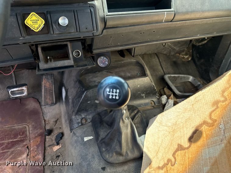 image for item HI9270 1998 Chevrolet C7500 truck cab and chassis