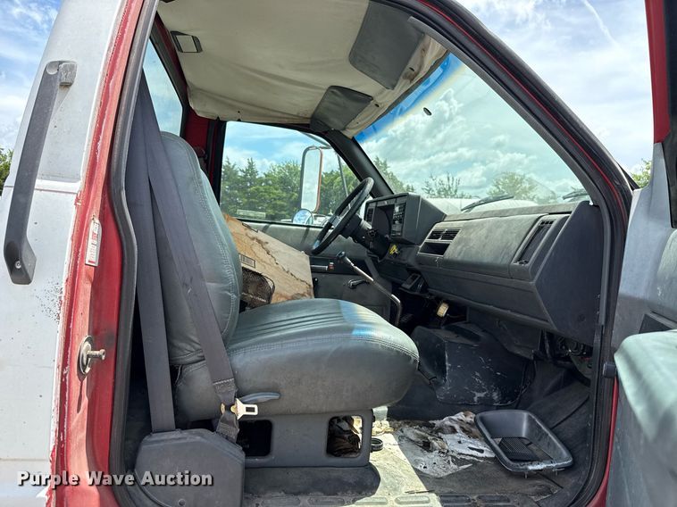 image for item HI9270 1998 Chevrolet C7500 truck cab and chassis