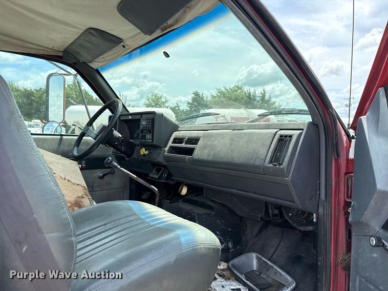 image for item HI9270 1998 Chevrolet C7500 truck cab and chassis