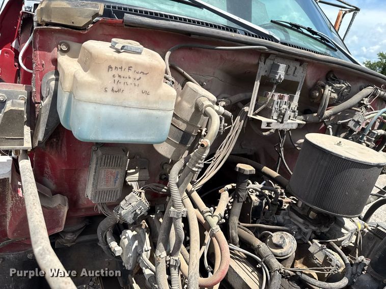 image for item HI9270 1998 Chevrolet C7500 truck cab and chassis