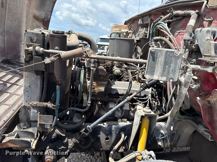 image for item HI9270 1998 Chevrolet C7500 truck cab and chassis