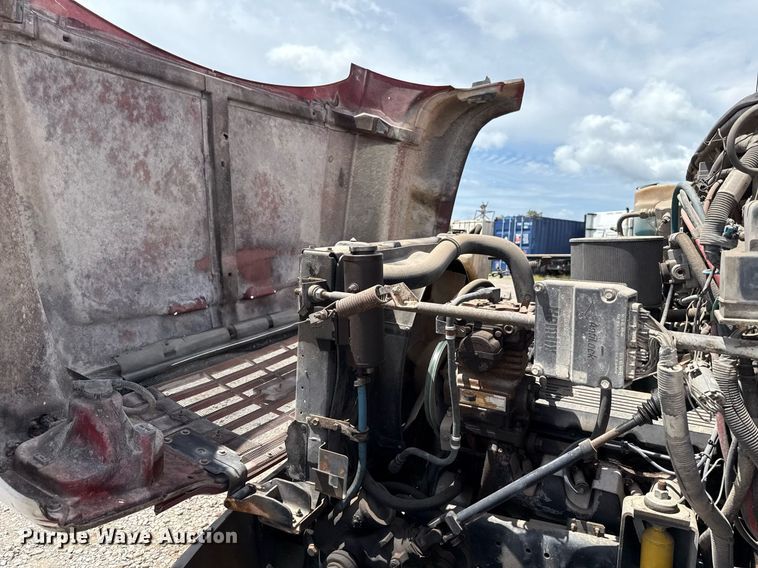 image for item HI9270 1998 Chevrolet C7500 truck cab and chassis