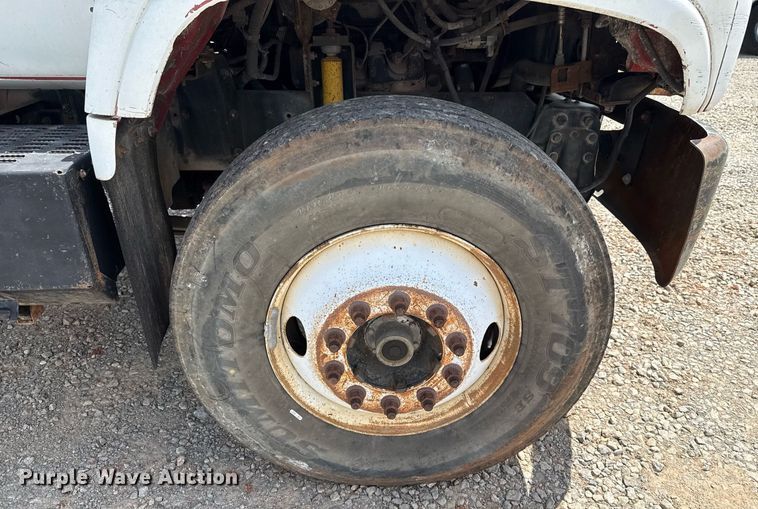 image for item HI9270 1998 Chevrolet C7500 truck cab and chassis