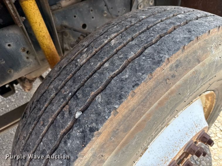 image for item HI9270 1998 Chevrolet C7500 truck cab and chassis