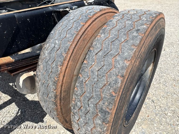 image for item HI9270 1998 Chevrolet C7500 truck cab and chassis