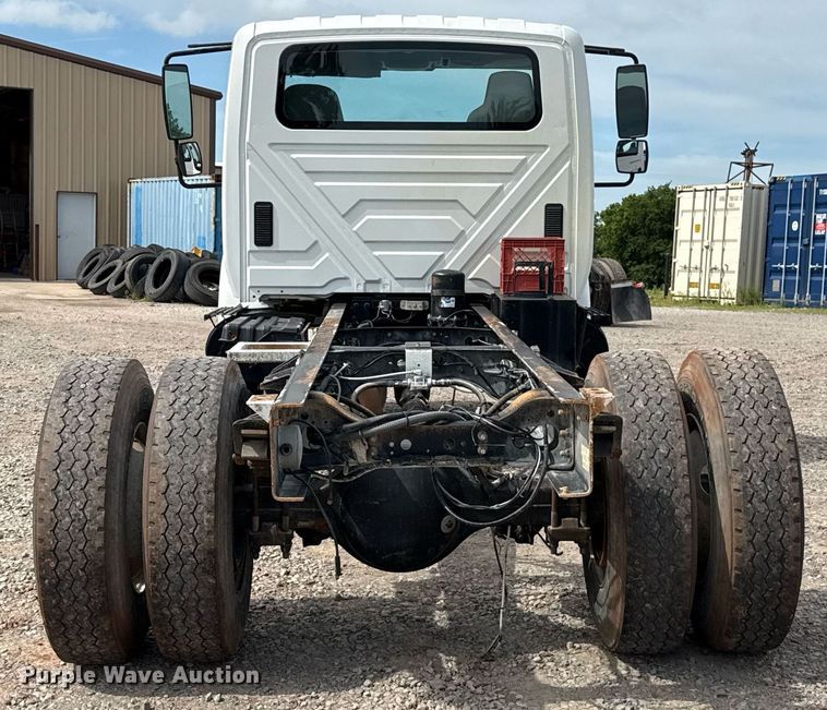 image for item HI9271 2002 International 4300 truck cab and chassis