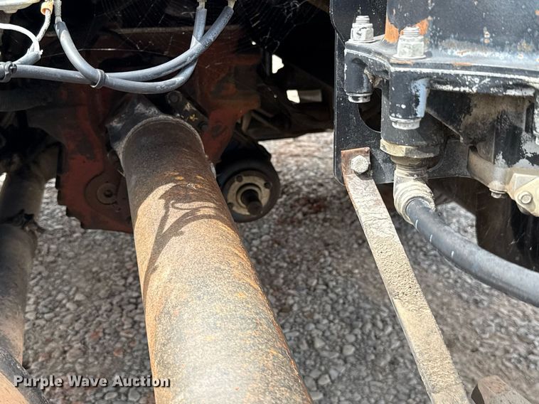 image for item HI9271 2002 International 4300 truck cab and chassis