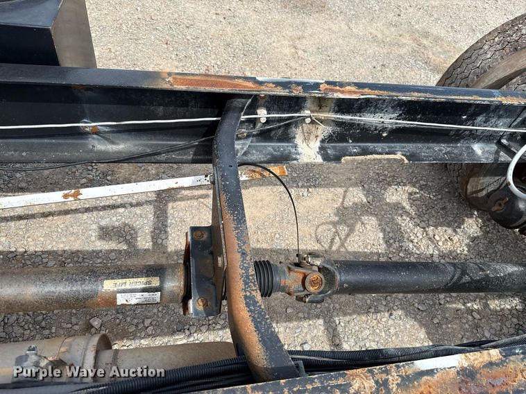 image for item HI9271 2002 International 4300 truck cab and chassis