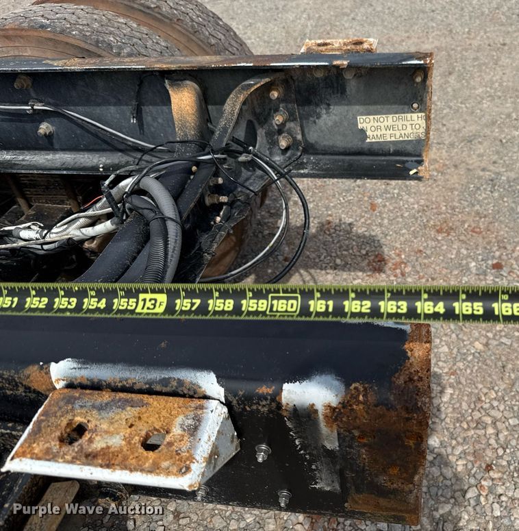 image for item HI9271 2002 International 4300 truck cab and chassis