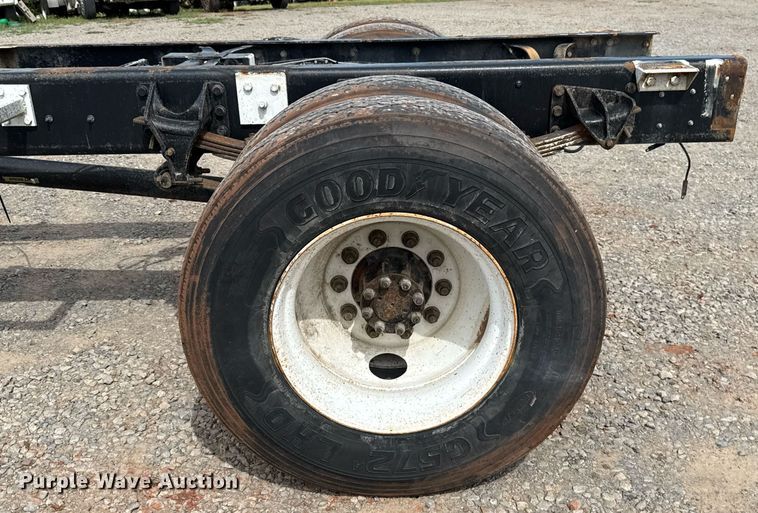 image for item HI9271 2002 International 4300 truck cab and chassis