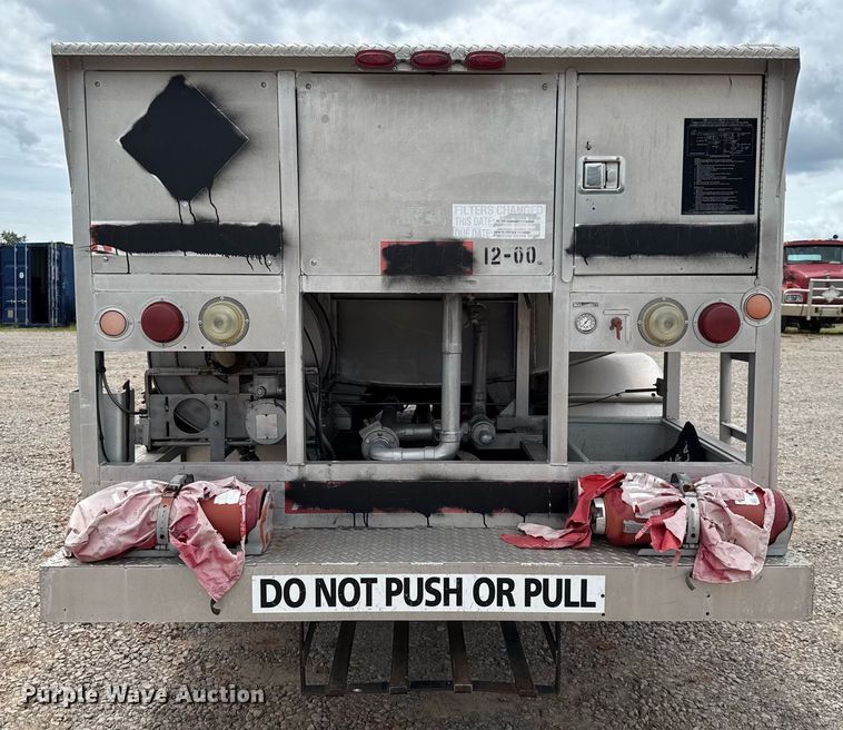 image for item HI9272 1989 Ford F600 fuel truck