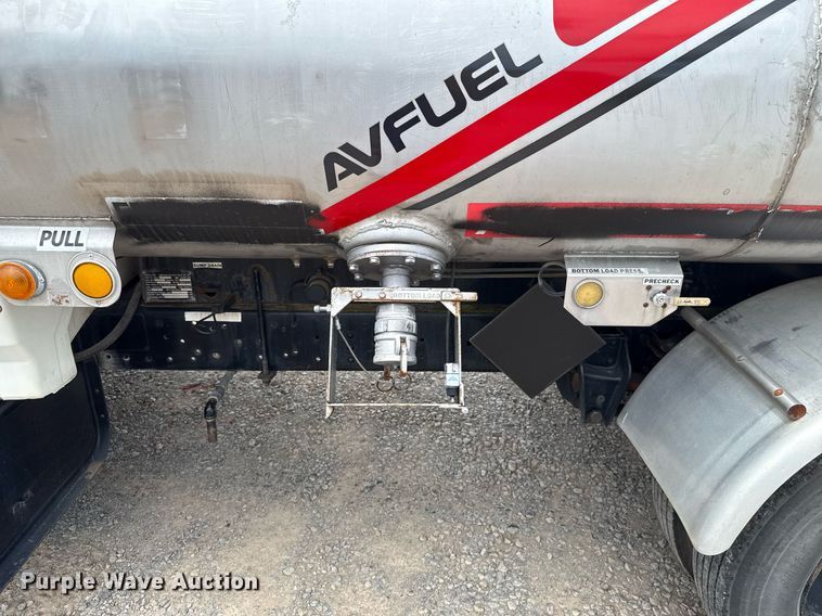 image for item HI9272 1989 Ford F600 fuel truck