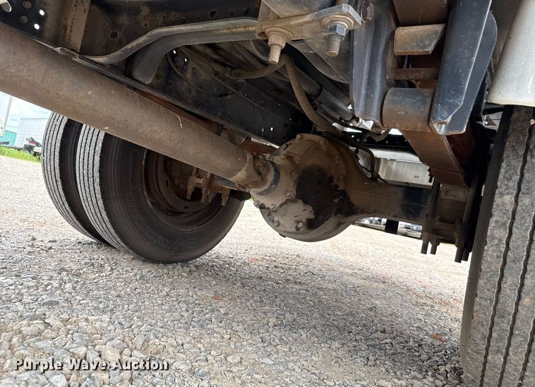 image for item HI9272 1989 Ford F600 fuel truck