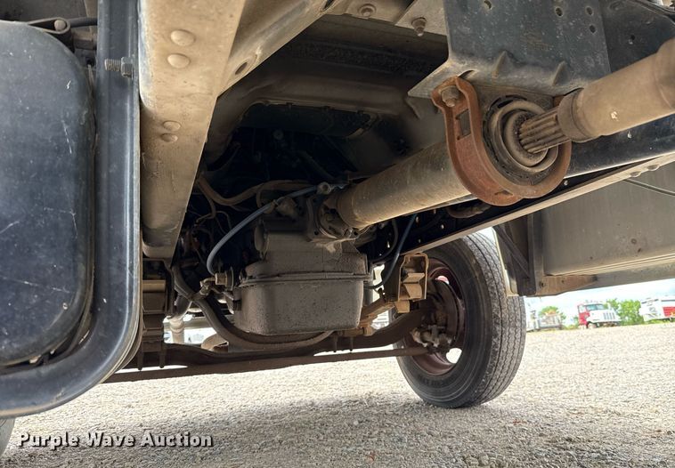 image for item HI9272 1989 Ford F600 fuel truck