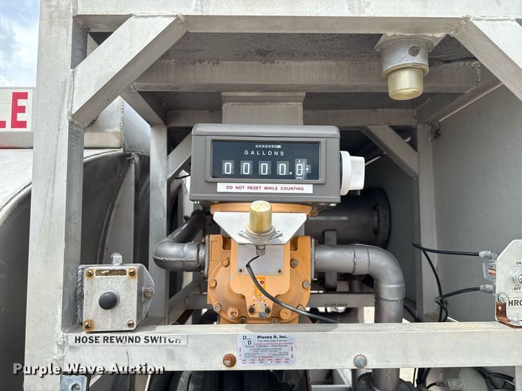 image for item HI9272 1989 Ford F600 fuel truck