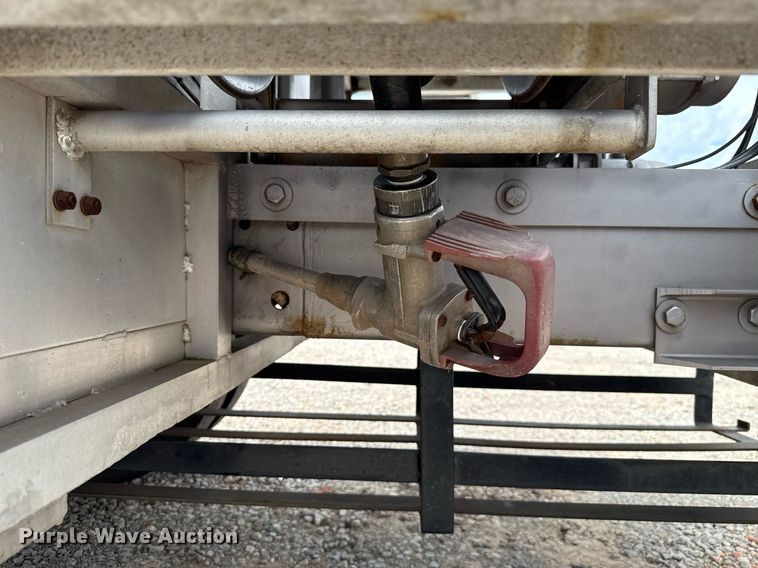 image for item HI9272 1989 Ford F600 fuel truck