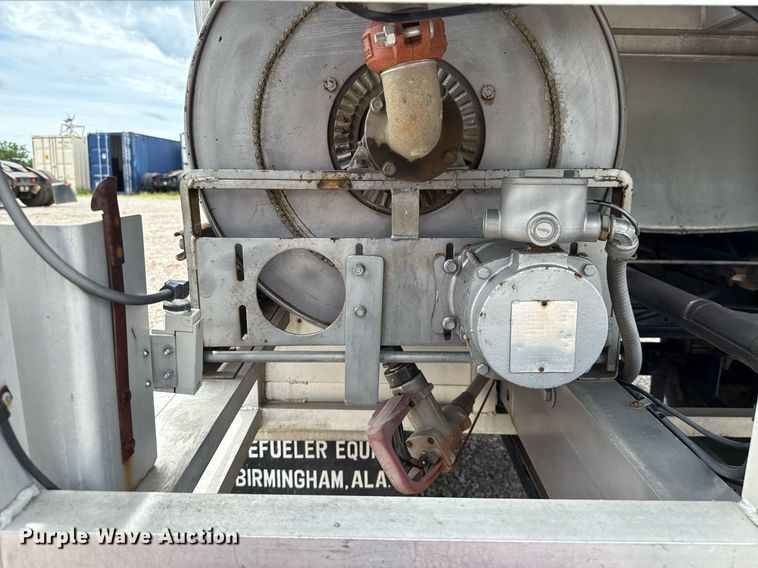 image for item HI9272 1989 Ford F600 fuel truck