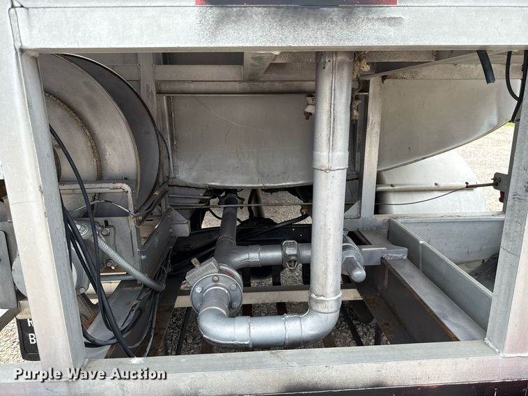 image for item HI9272 1989 Ford F600 fuel truck