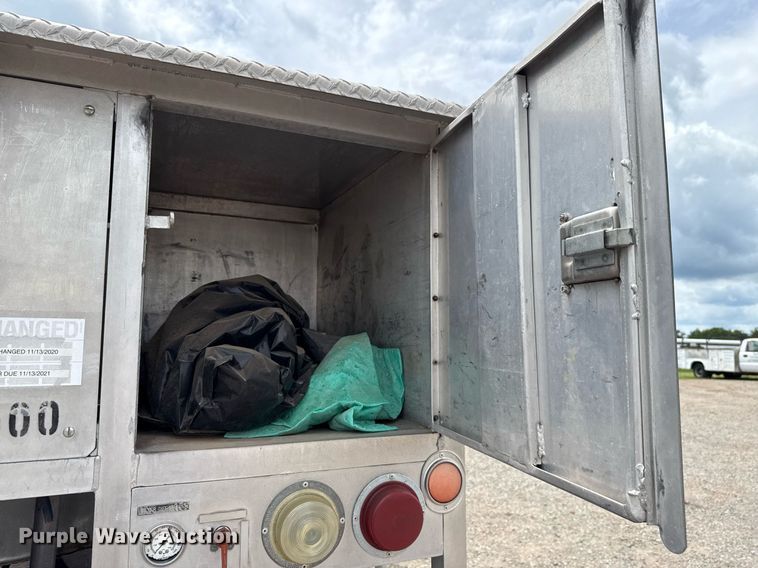 image for item HI9272 1989 Ford F600 fuel truck