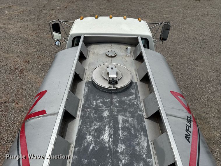 image for item HI9272 1989 Ford F600 fuel truck