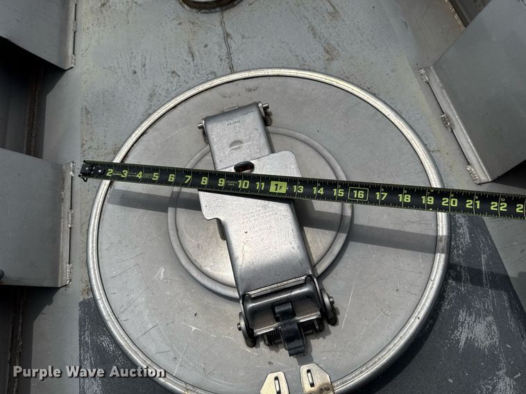 image for item HI9272 1989 Ford F600 fuel truck