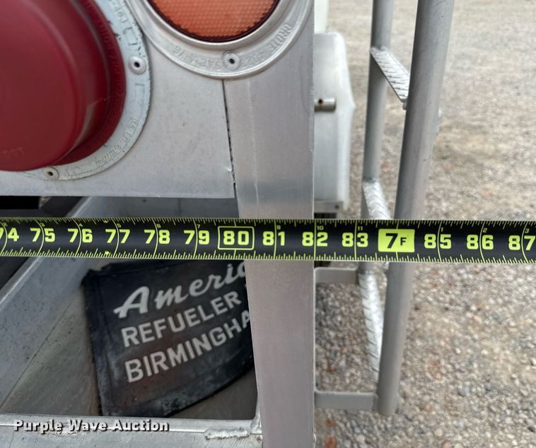 image for item HI9272 1989 Ford F600 fuel truck