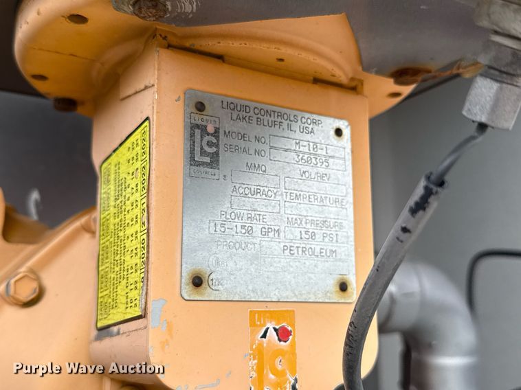 image for item HI9272 1989 Ford F600 fuel truck