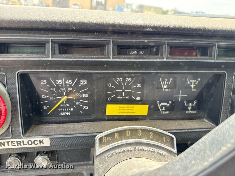 image for item HI9272 1989 Ford F600 fuel truck