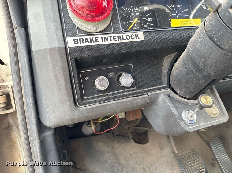 image for item HI9272 1989 Ford F600 fuel truck