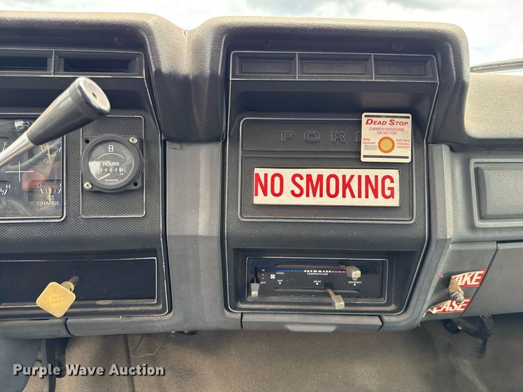 image for item HI9272 1989 Ford F600 fuel truck